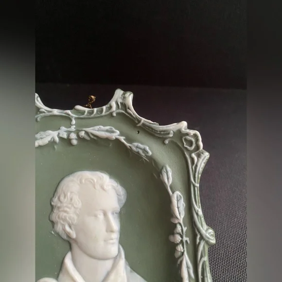 Schafer and Vater Green Jasperware Lord Byron Wall Plaque Vintage Portrait - Picture 2 of 6
